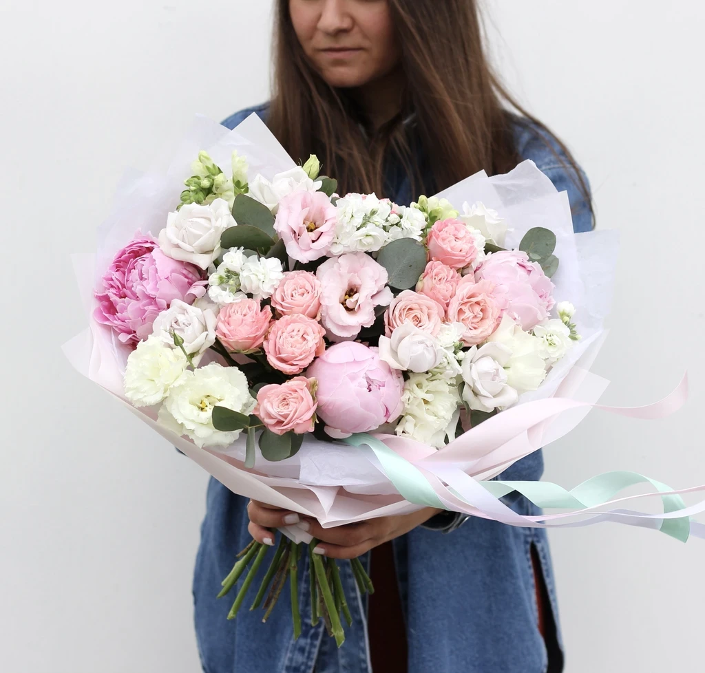Купить букеты в FirstFloral
